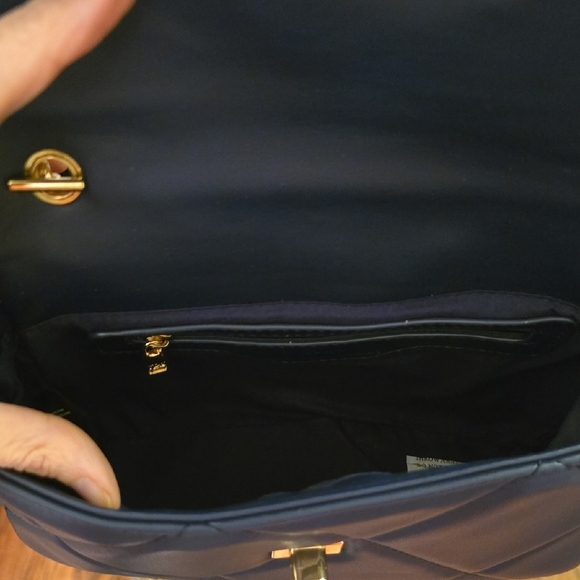 BADGLEY MISCHKA Elegant Navy Quilted Shoulder Bag with Gold/Crossbody Chain - Picture 4 of 6